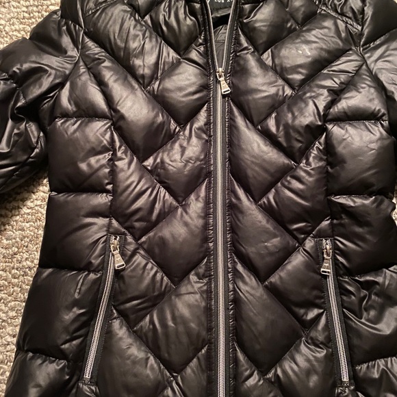 Women’s size medium Guess Coat - Picture 3 of 4